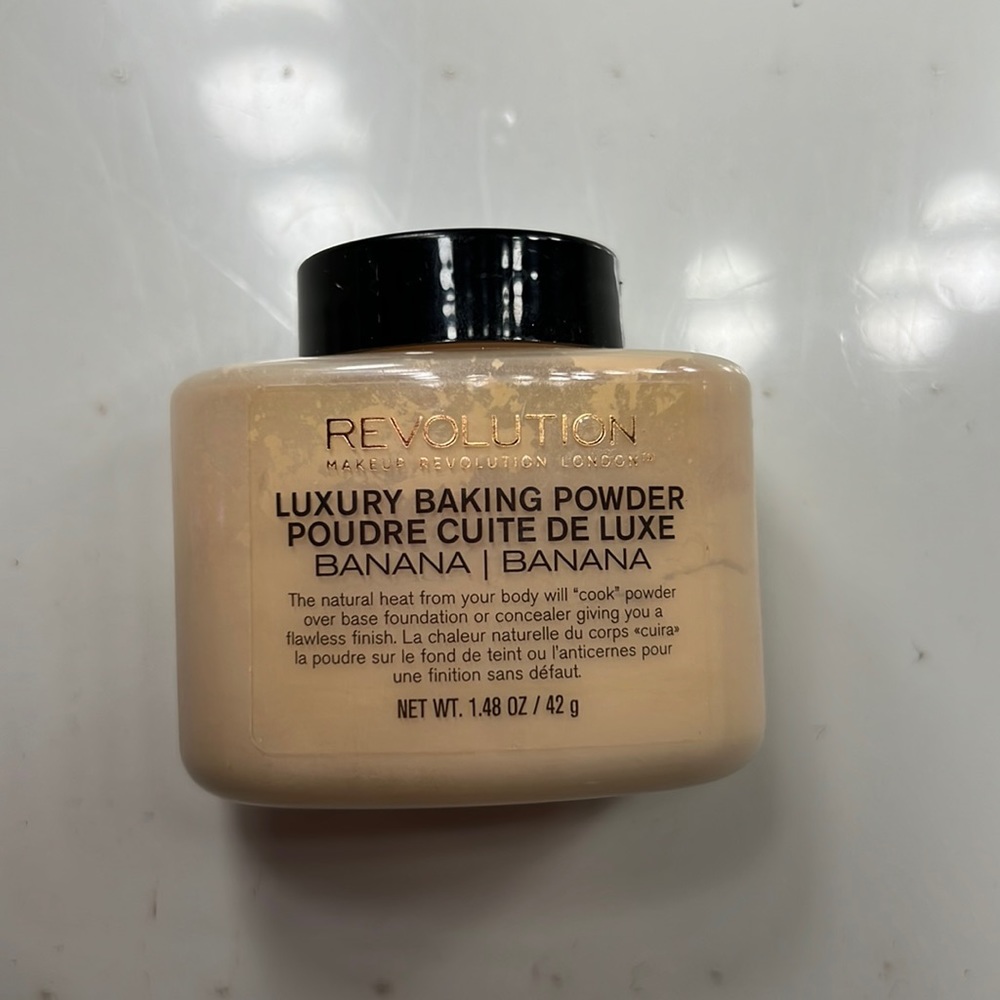 Makeup Revolution Luxury Baking Powder “Banana”